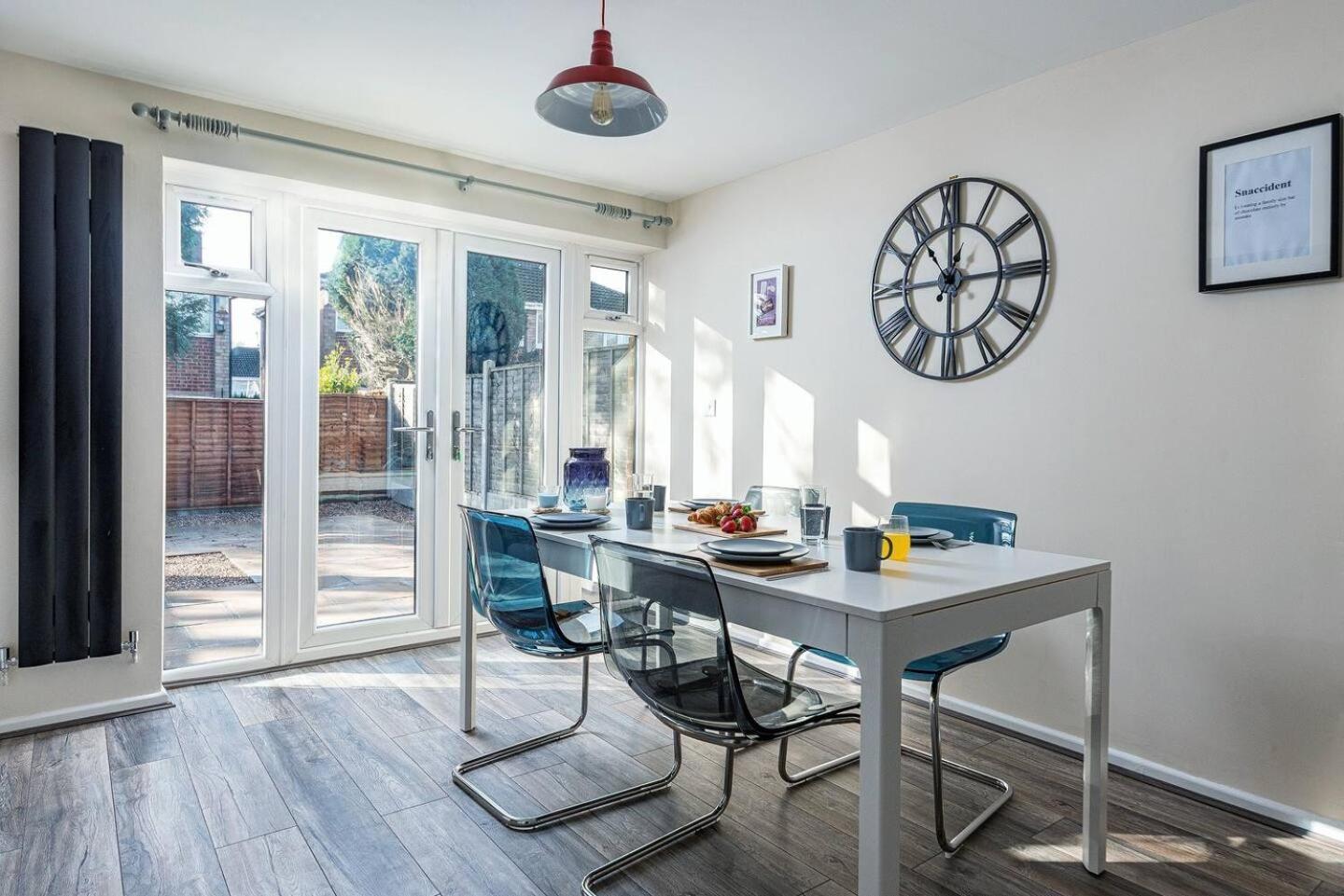 Dudley-Hospital-3Bed-Parking-Long Stay-Contractor Брайърли Хил Екстериор снимка
